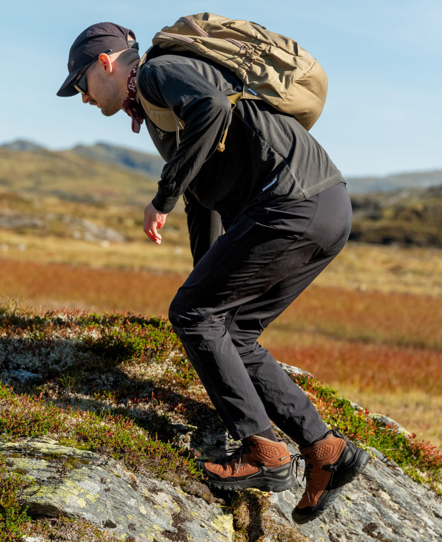 Men's Targhee IV Waterproof Hiking Boot | Coyote/Gold Flame - Image 9