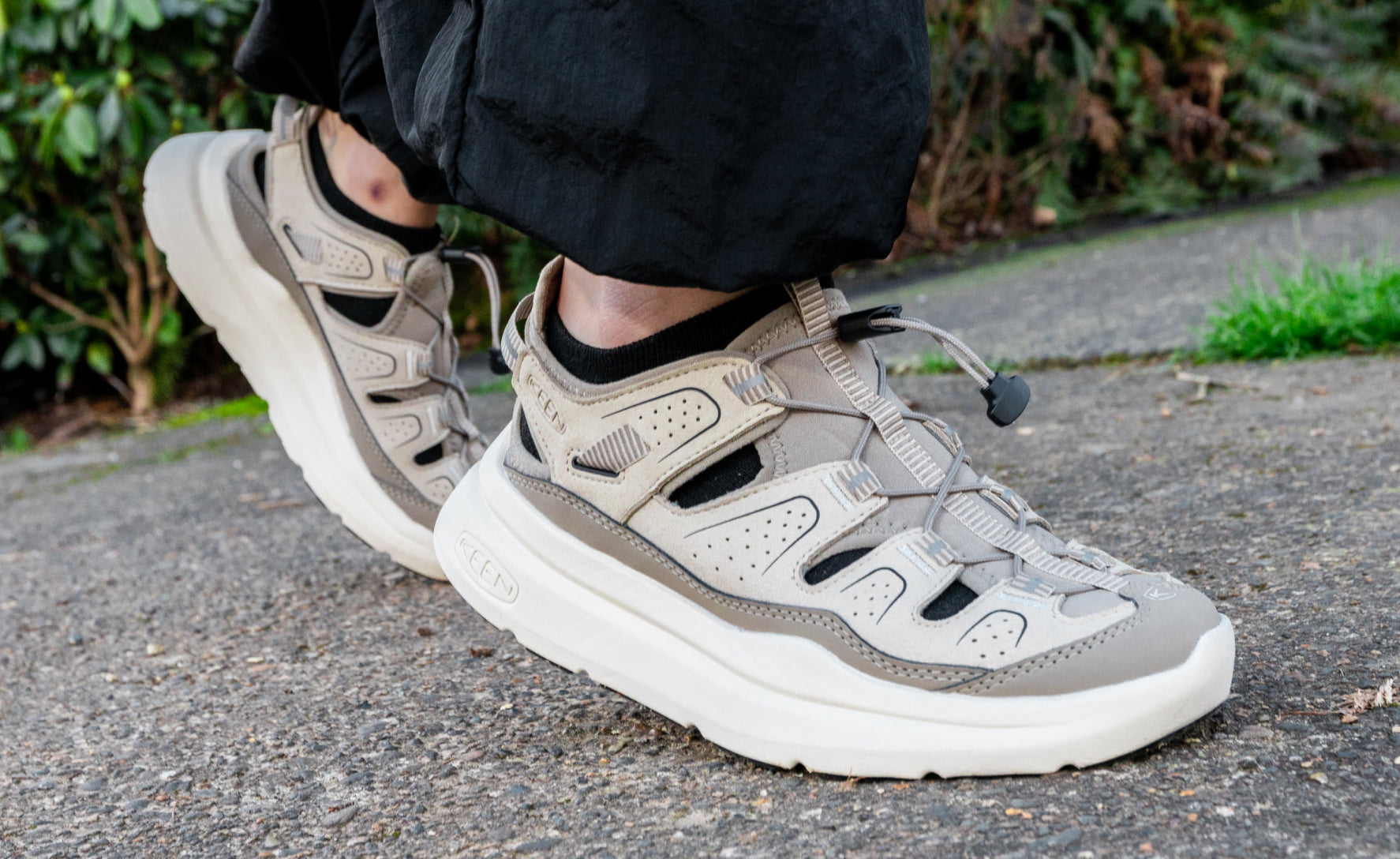 Women's WK450 Walking Sandal | Plaza Taupe/Black - Image 7